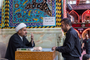 قسم الشؤون الدينية يجيب على الاستفتاءات الشرعية للزائرين